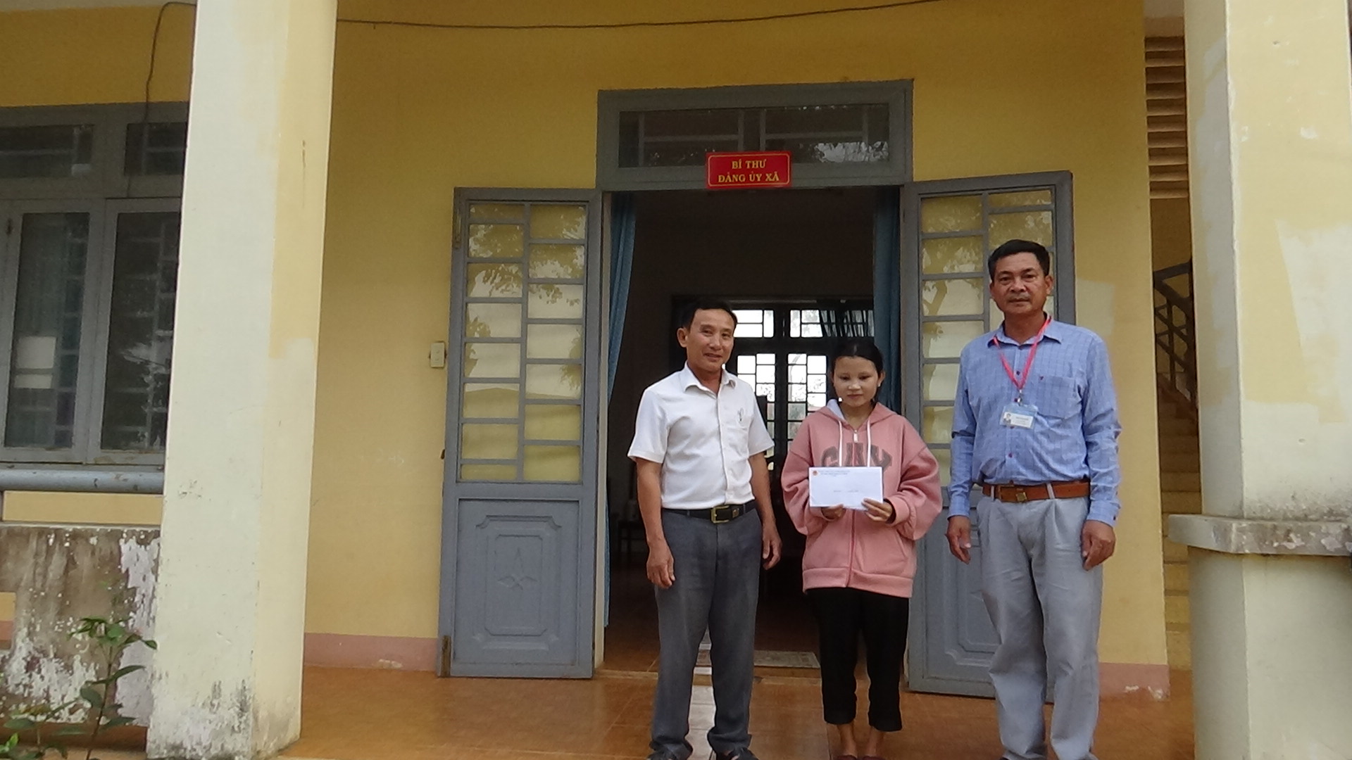 Hỗ trợ gia đình có hoàn cảnh đặc biệt khó khăn tại xã Ea Yiêng 