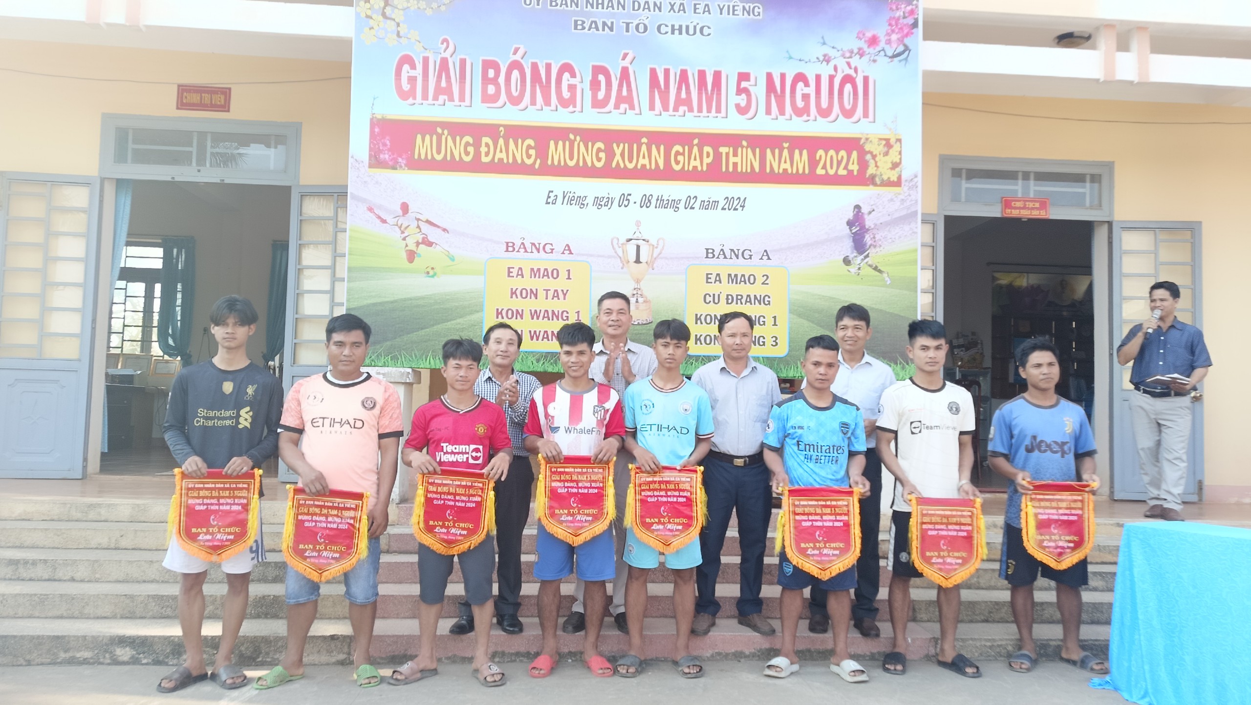 UBND xã Ea Yiêng tổ chức Giải bóng đá nam 5 người xã Ea Yiêng Mừng Đảng - Mừng Xuân Giáp Thìn năm 2024